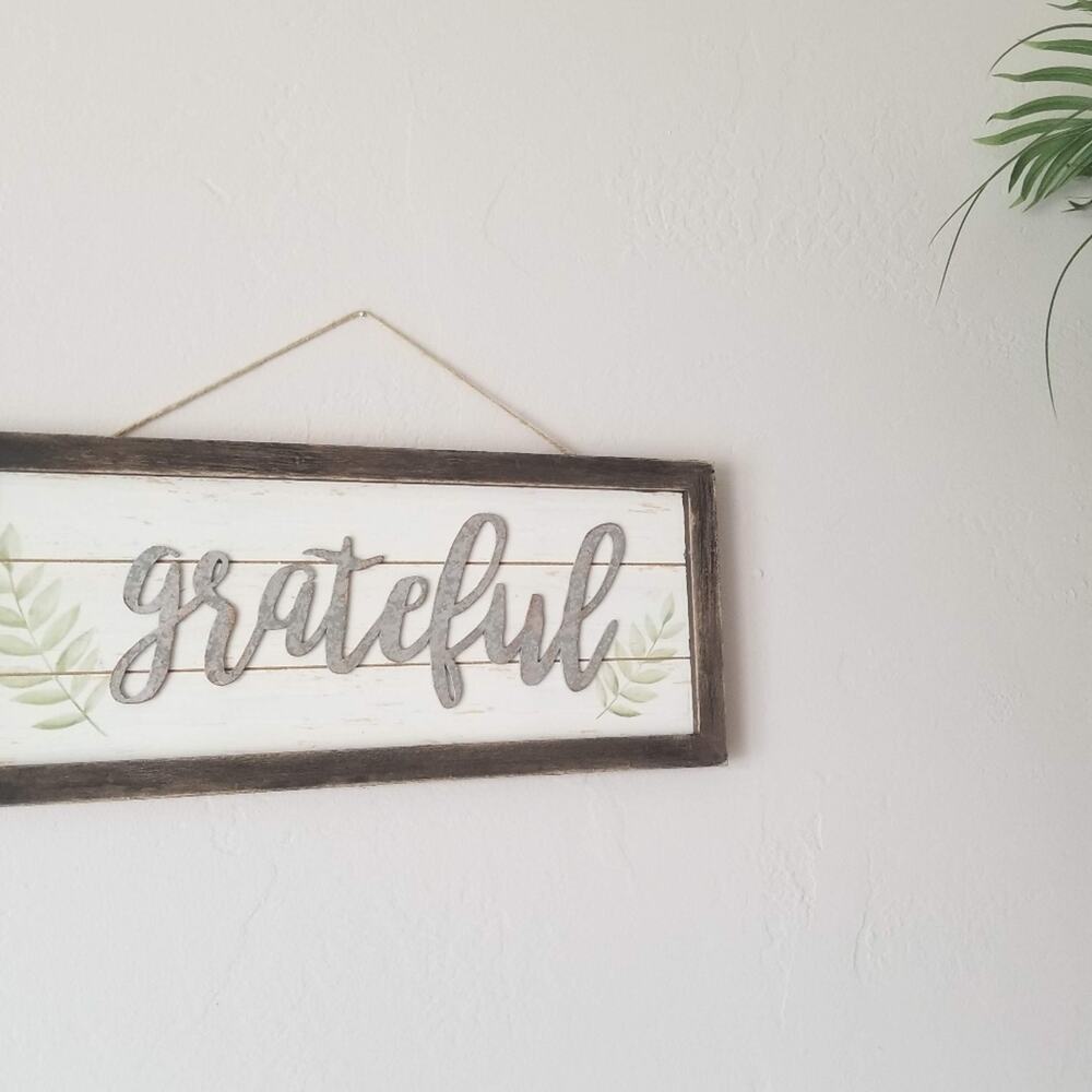 NWT 2 piece Grateful Thankful Hanging Wood wall Decor - Picture 3 of 4